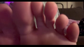 European stepmom artemisia love feet close up