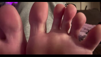 European stepmom artemisia love feet close up
