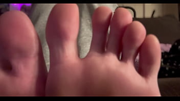 European stepmom artemisia love feet close up
