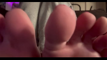 European stepmom artemisia love feet close up