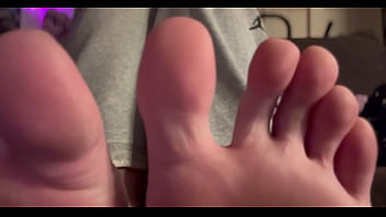 European stepmom artemisia love feet close up