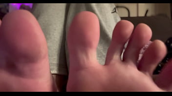 European stepmom artemisia love feet close up