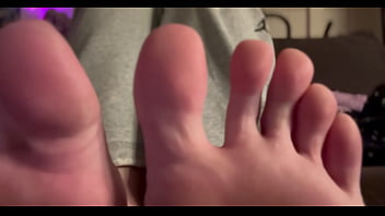 European stepmom artemisia love feet close up