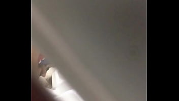 En El Baño Se Sacude thumbnail