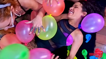 Putinhas Safadas Se Divertindo Com Balões thumbnail