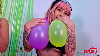 Putinhas safadas se divertindo com balões