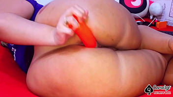 Anal da esposa usando o maior brinquedo