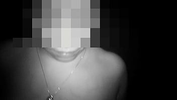 Glory hole fazendo o safado gozar em mim