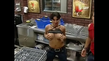 El Bar Provoca Britni Chichitas thumbnail