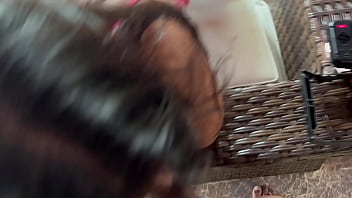 Fiz um agrado aos amigos do meu marido enquanto ele cochilava no quarto