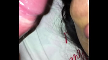 Gostosa Recebendo Consolo Enquanto Chupa Meu Pau thumbnail