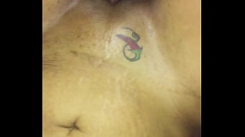 Gostosa Recebendo Consolo Enquanto Chupa Meu Pau thumbnail