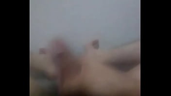 Desperdiciando un poco de leche pensando en tu esposa