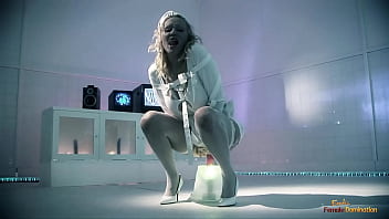 Crazy blonde hottie loves bouncing on her pussy on a big dildo before screwing with two guys in front of another hottie until they get sprayed with warm jizz Crazy blonde hottie loves bouncing on her pussy on a big dildo before screwing with two guys in front of another hottie until they get sprayed with warm jizz