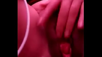 Rica puta se manosea para mi