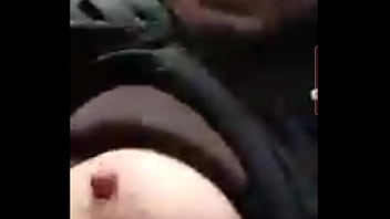 Amanti in video chiamata per un pompino con la bocca piena di sperma