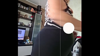 Amanti in video chiamata per un pompino con la bocca piena di sperma