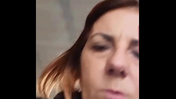 Amanti in video chiamata per un pompino con la bocca piena di sperma