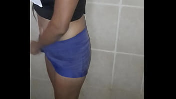 Cuñada Putita En El Baño thumbnail