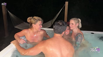 Rub a dub dub 3 sluts in a tub