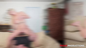 Pegas productions talya blondie et ses grosses boules fourrée par alex duca