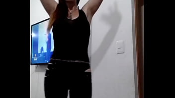 Androyrena se goza a mover el cuerpo