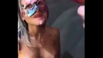 Obriguei meu corno a me beijar com a boca suja de porra de outro macho