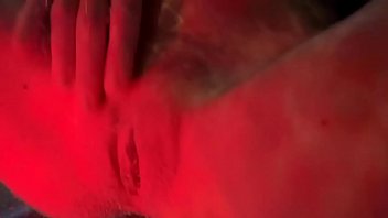 Elle se doigte dans son jaccuzi