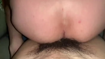 Maridão bomnopelo quicando na minha rola pentelhuda no sofá