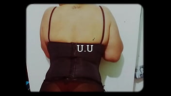 Apreciando o comedor com a esposa