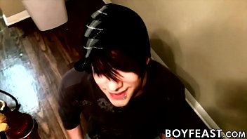 Big Dick Trace Gets Sucked By William thumbnail