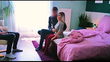 Follando a mi novia delante de mi amigo