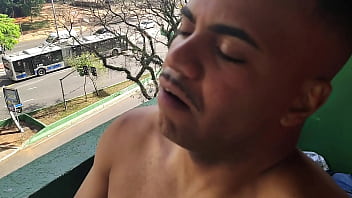 Desejo de grávida trepou na sacada do 9 andares e ficou por um fio