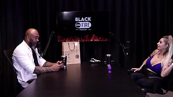 Loira mostra os peitos depois de falar que se estressou com ator na cena é atriz de fetiche não gosta de sexo anal e o jogo do mama senta ou passa julia fontanelli watch sheer red