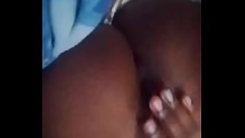 She squirts hard on the hospital bed