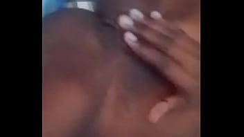 She squirts hard on the hospital bed