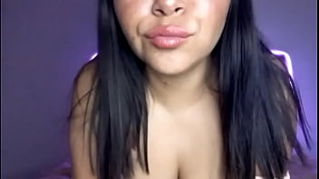 Un seguidor me regala un vestido y se lo modelo termino masturbandome