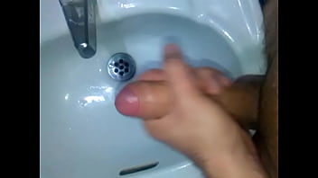 Acabo En El Baño thumbnail