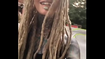 I love skater boys there’s just something about that vibe who’s your favorite skater #skaterboys #skatevib