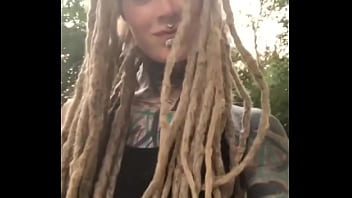 I love skater boys there’s just something about that vibe who’s your favorite skater #skaterboys #skatevib