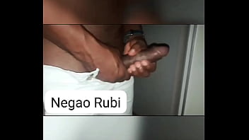 Nego rubi pauzudo comedor de todas as safadas