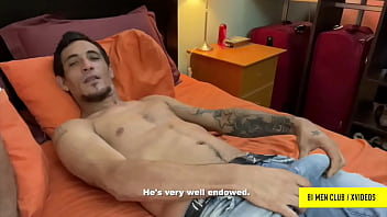 Machio Bisexual Cogiendo A Un Putito thumbnail