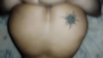 Mujer en 4 recibe su mondaquera