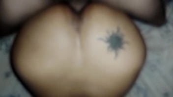 Mujer en 4 recibe su mondaquera