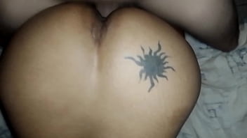 Mujer en 4 recibe su mondaquera