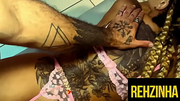 Vizinho gostoso se ofereceu pra me esquentar de noite e encheu minha buceta de leitinho quente reh princess