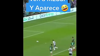 Abuelo le enseña a hijo