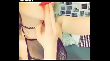 Emo chupando os dedinhos