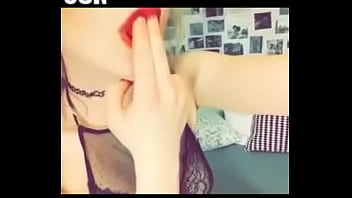 Emo chupando os dedinhos