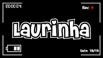 Novinha com fogo no rabo tomando banho e engolindo brinquedos